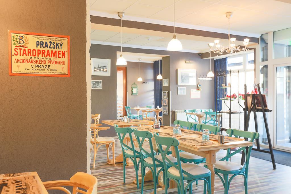 Artmotel & Bistro Hateg Bagian luar foto