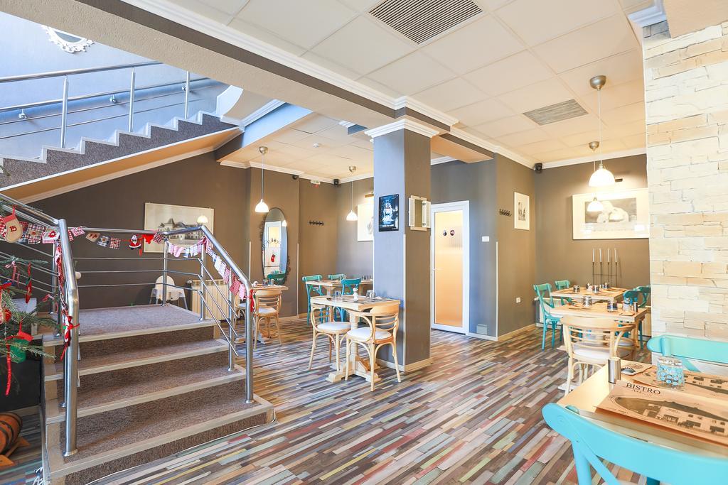 Artmotel & Bistro Hateg Bagian luar foto