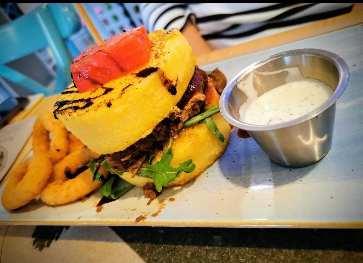 Artmotel & Bistro Hateg Bagian luar foto