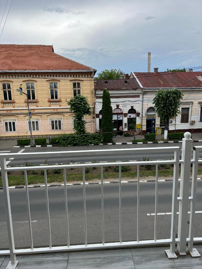 Artmotel & Bistro Hateg Bagian luar foto