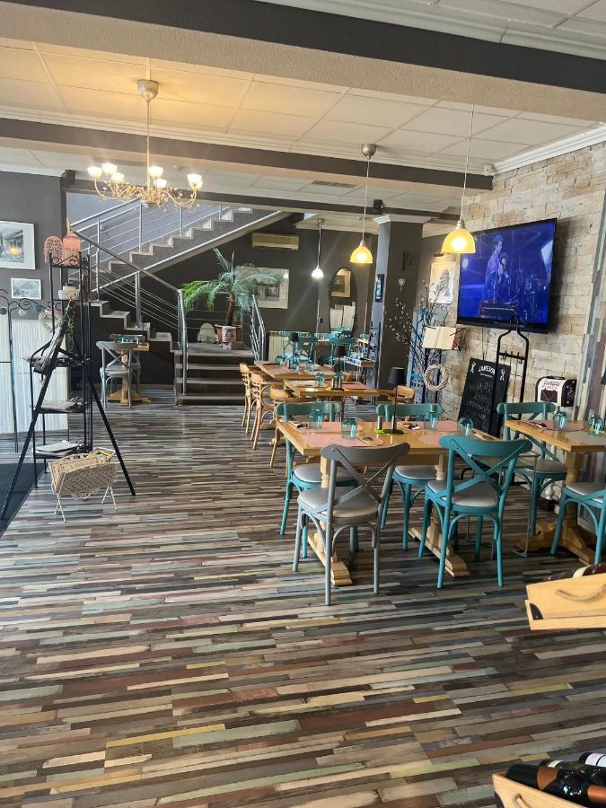 Artmotel & Bistro Hateg Bagian luar foto