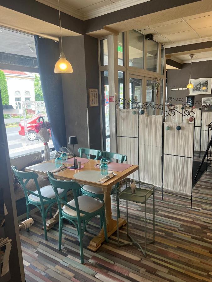 Artmotel & Bistro Hateg Bagian luar foto