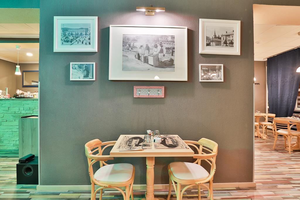 Artmotel & Bistro Hateg Bagian luar foto