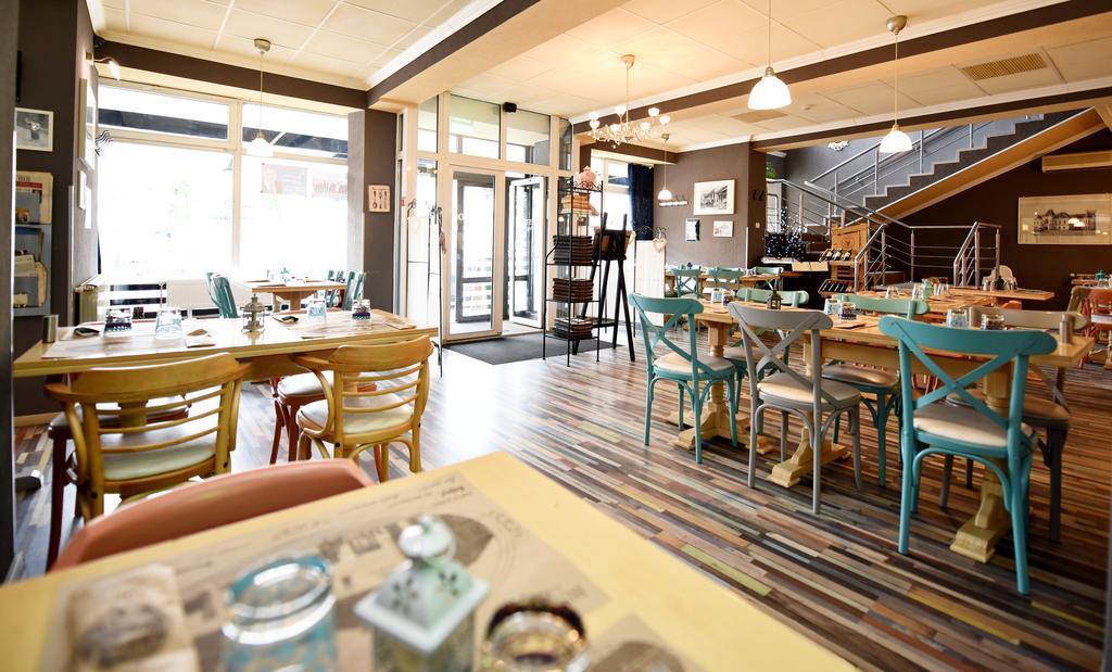 Artmotel & Bistro Hateg Bagian luar foto