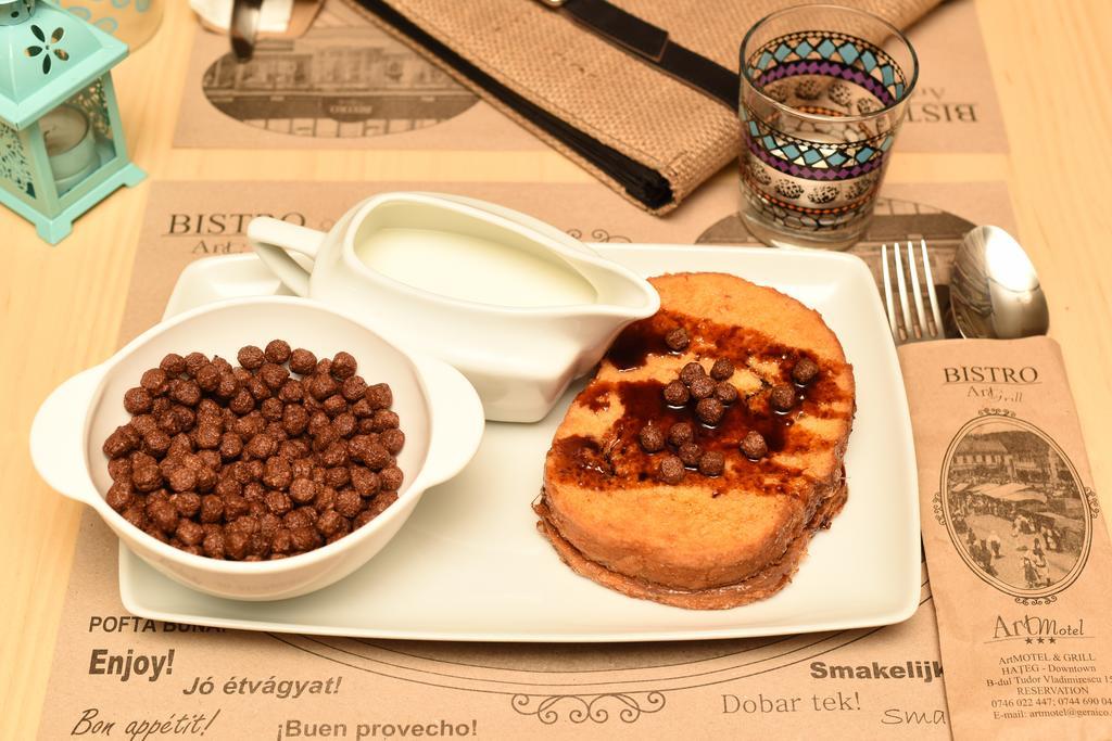 Artmotel & Bistro Hateg Bagian luar foto